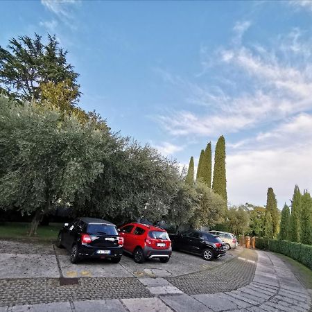 Casa Carolina: King Size Bed Across From Golden Beach Desenzano del Garda Luaran gambar