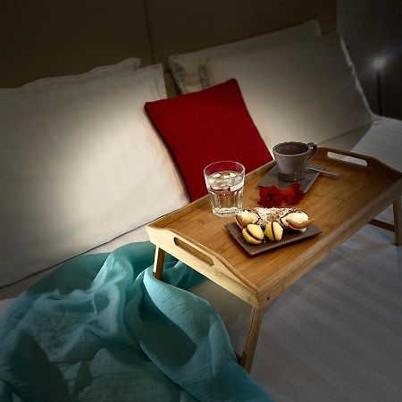 Casa Carolina: King Size Bed Across From Golden Beach Desenzano del Garda Luaran gambar
