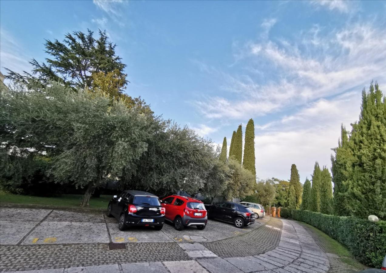 Casa Carolina: King Size Bed Across From Golden Beach Desenzano del Garda Luaran gambar
