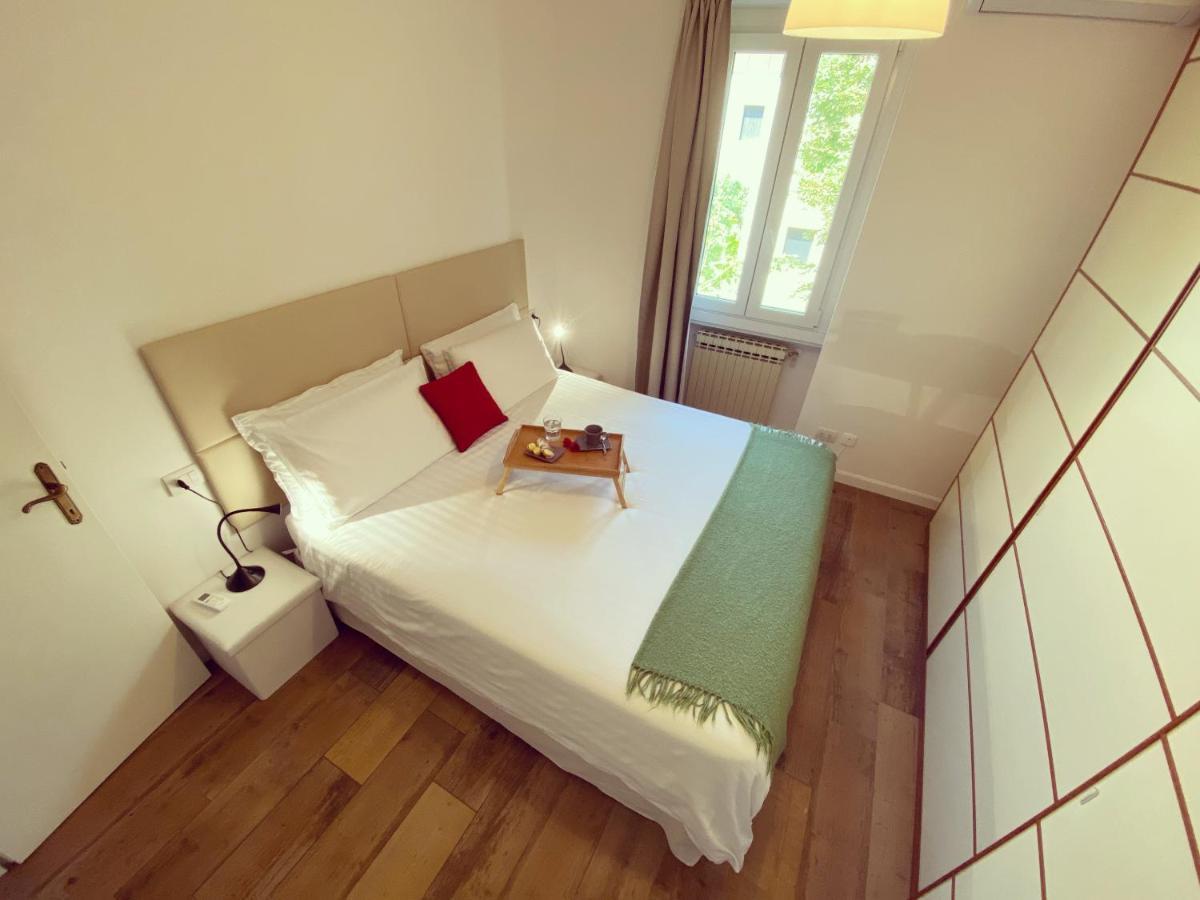 Casa Carolina: King Size Bed Across From Golden Beach Desenzano del Garda Luaran gambar