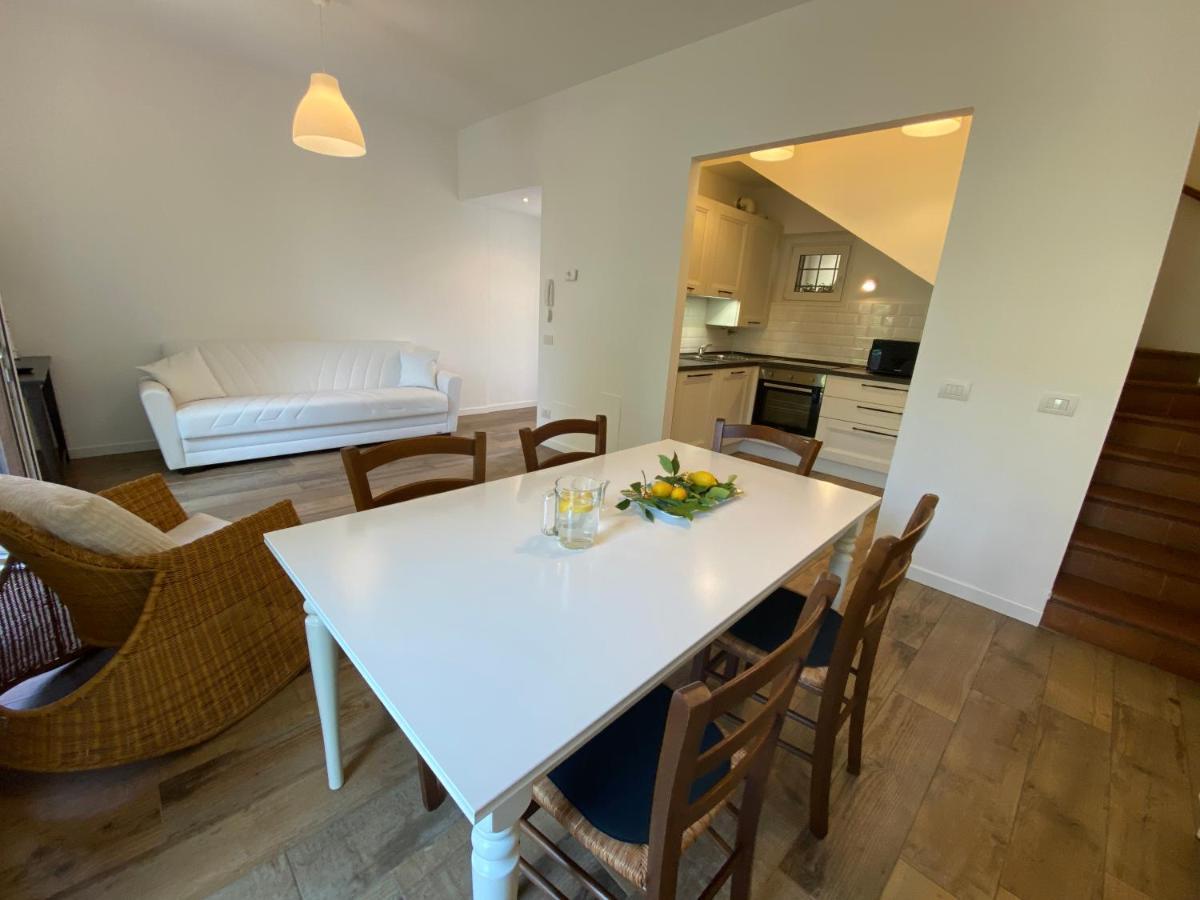 Casa Carolina: King Size Bed Across From Golden Beach Desenzano del Garda Luaran gambar