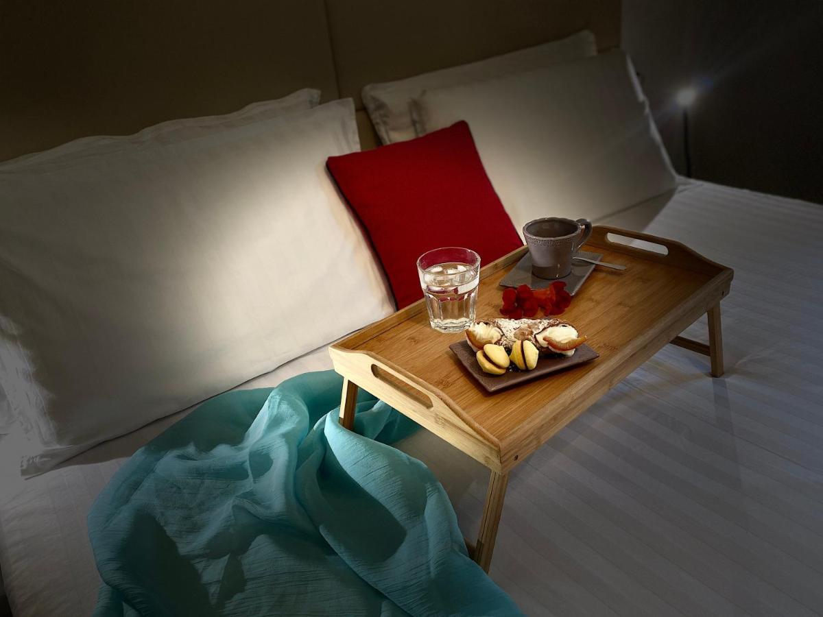 Casa Carolina: King Size Bed Across From Golden Beach Desenzano del Garda Luaran gambar